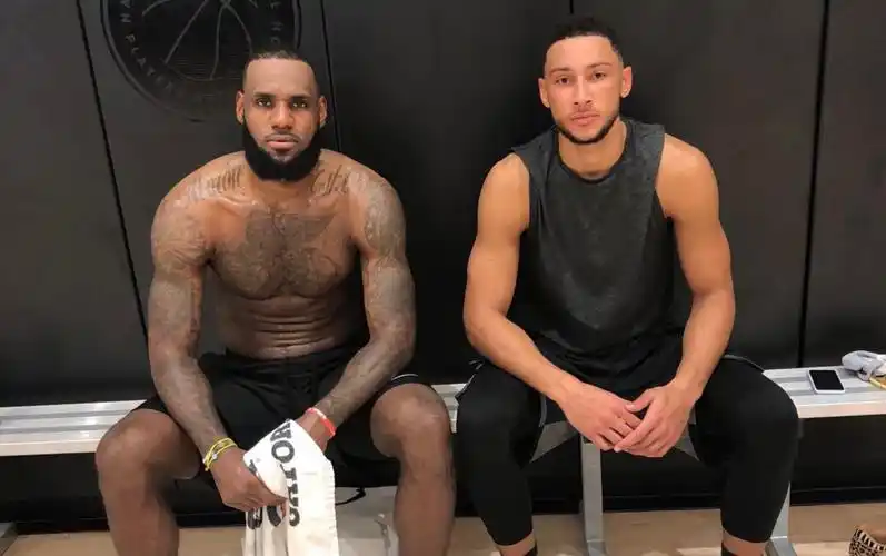 詹姆斯 本西蒙斯夏天打野球