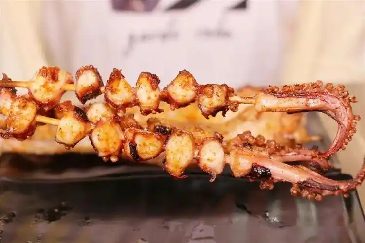 超接地气的烧烤店小龙虾一斤25元销魂烤串串太霸气老板这次放大招