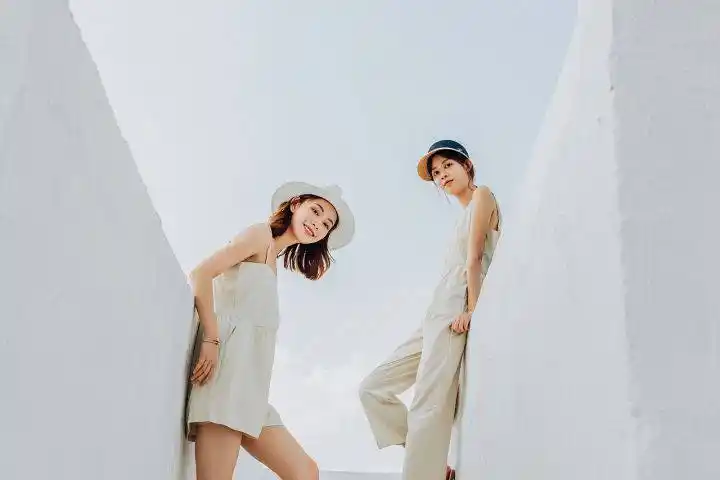 10个闺蜜拍照姿势,解锁闺蜜合照,不再尴尬,都很好看_镜头_一个人_时候