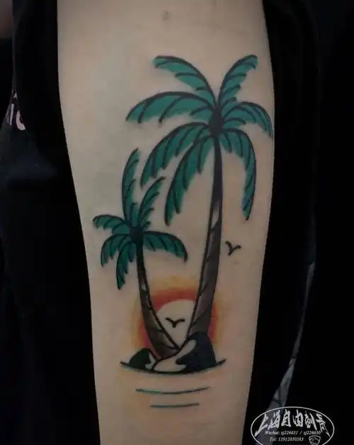 椰子树纹身图片_手臂old school椰子树纹身图案