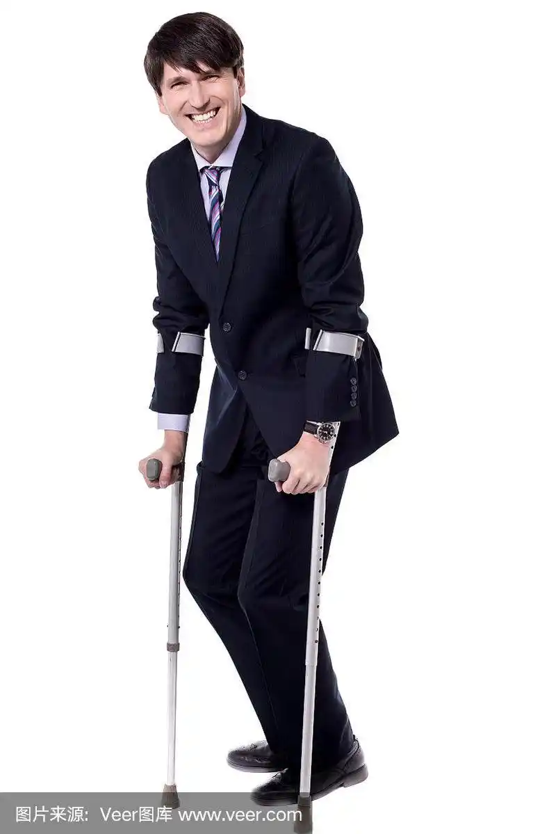 残疾人拄着拐杖.