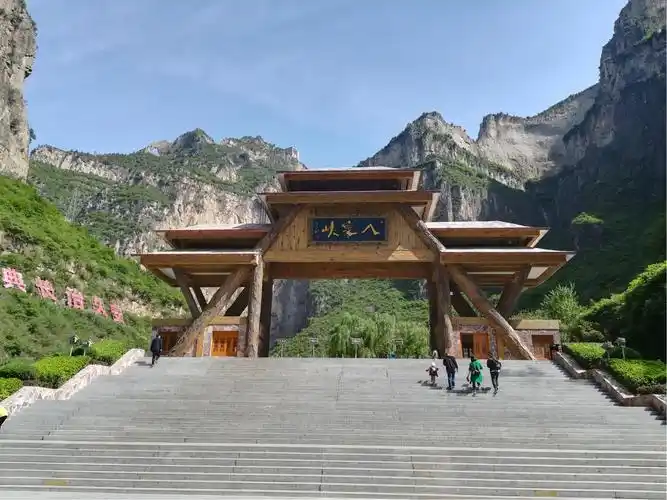 今天朋友们游览山西长治壶关太行大峡谷的中段八泉峡景区,该峡谷由于