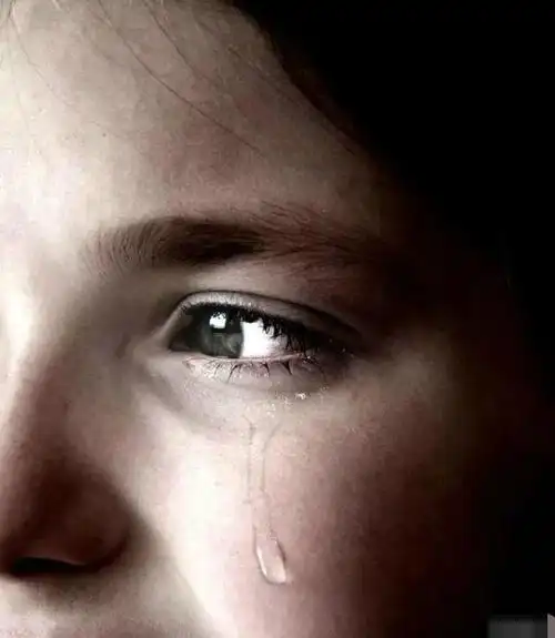 心理测试:选一滴你觉得最悲伤的眼泪,秒测有没有人偷偷的喜欢你