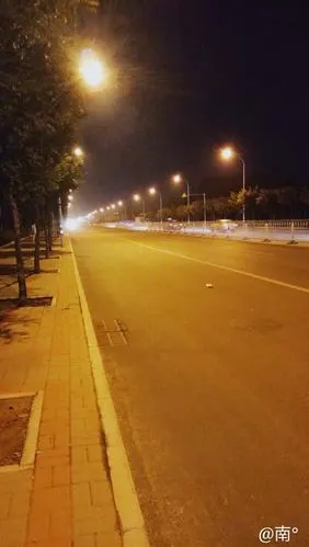夜景路边