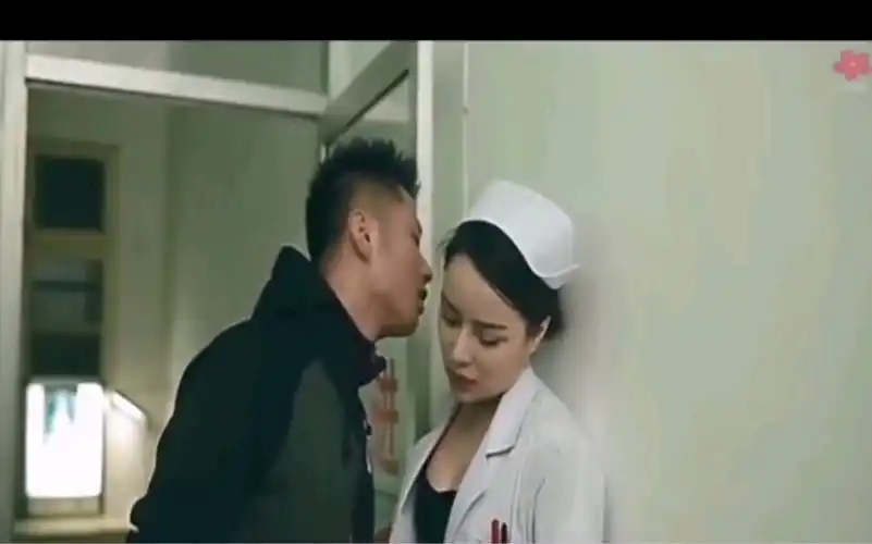 一个女护士大晚上黑丝低胸,最终还是引来了坏人_哔哩哔哩_bilibili