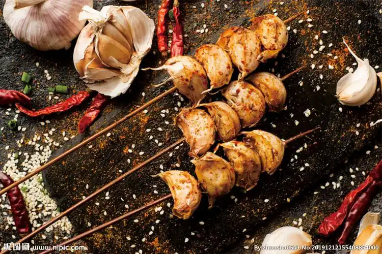 烧烤烤大蒜子串串图片