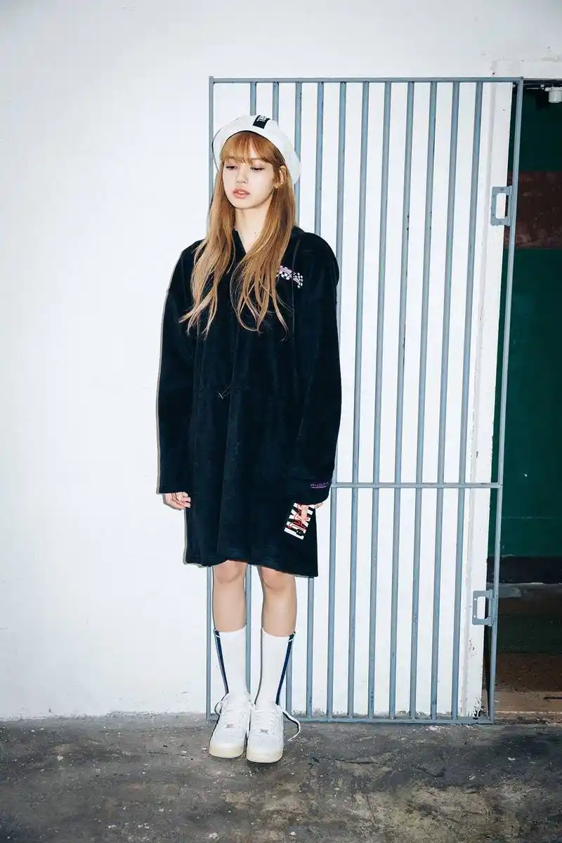 [blackpink][分享]180921 lisa品牌代言图暴风更新