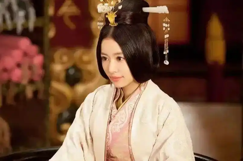 美好的春日看看汉代这些传承数千年的首饰总有一款适合你