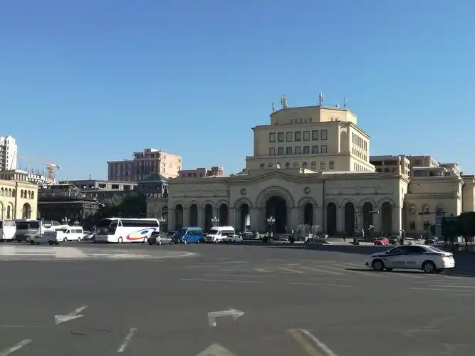 亚美尼亚首都一一埃里温清晨街头小景