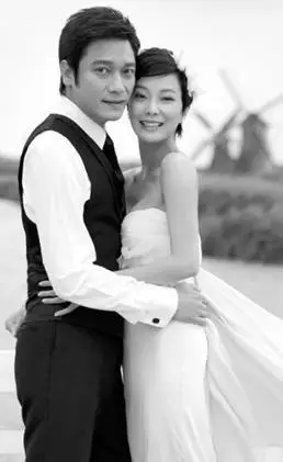 60后大叔求婚90后萝莉成功 细数娱乐圈父女恋pk爷孙恋