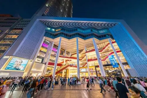 作为南京东路的地标性项目,上海世茂广场带动了整个南京东路的旧改