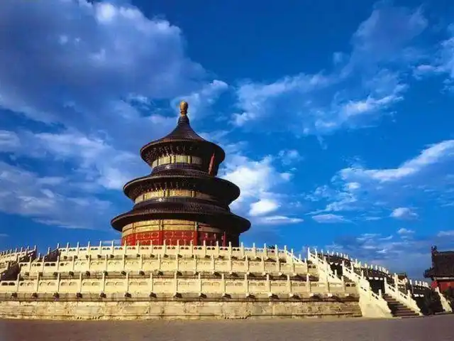 风景名胜北京天坛是最大的古代祭天建筑群之一.在中国,祭天仪式