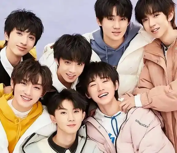 tfboys出道已6年,趴在化妆台上赶作业的男孩都长大了(几几年出道)