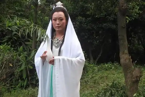 李玉刚这版观音菩萨有些过于接地气了,导致观众从他身上看不出一丝