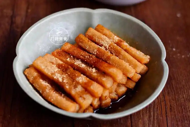 年糕别再炒着吃了,2分钟教你做红糖年糕,香软酥脆,全家抢着吃