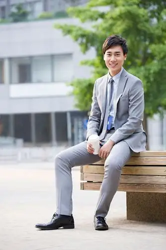 年轻商务男士肖像_全景网