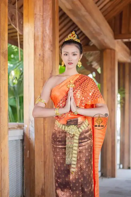 傣王妃服饰泰国传统服饰傣族泼水节盛装泰式活动迎宾服工作服红色