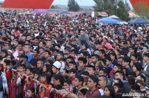 超过一万人聚众看《龙珠:超》场面壮观 东映动画:我们没授权