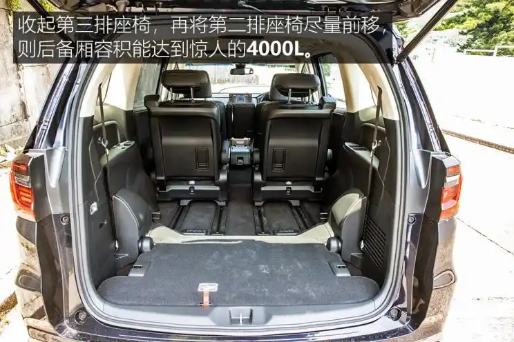 它给我的第一个印象是很少有第二排座椅像奥德赛这么厚的座垫,所以有