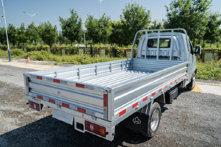 奋斗人该拥有的车 长安神骐t30小身材也有大能力!_太平洋号