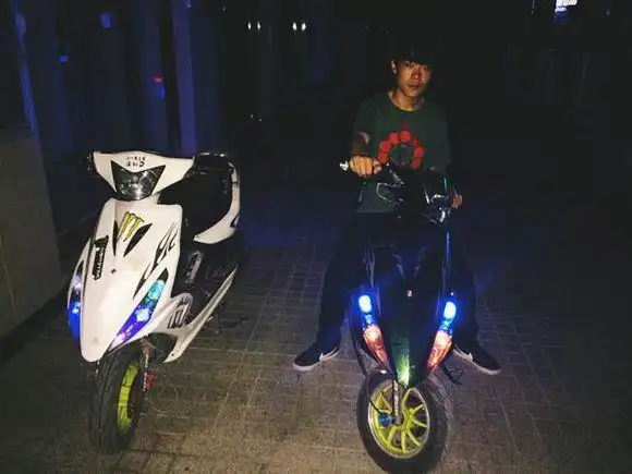 卡通人物骑鬼火摩托_鬼火摩托车 卡通_鬼火卡通印花摩托车