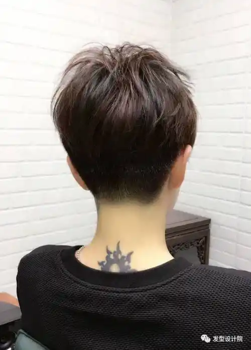 今年流行精致剃后头