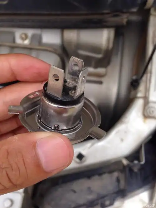 【图】原来无损拆下大灯灯泡这么简单只要2分钟_五菱之光论坛_汽车之