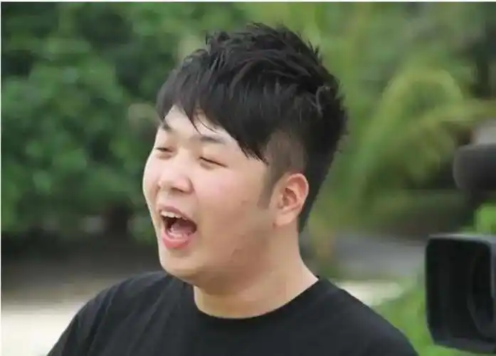 杜海涛瘦出新高度,大圆脸变锥子脸,皮肤白嫩,越来越像王栎鑫_腾讯新闻