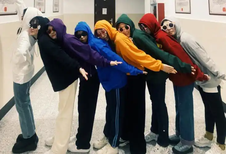 八姐妹拍照动作合集