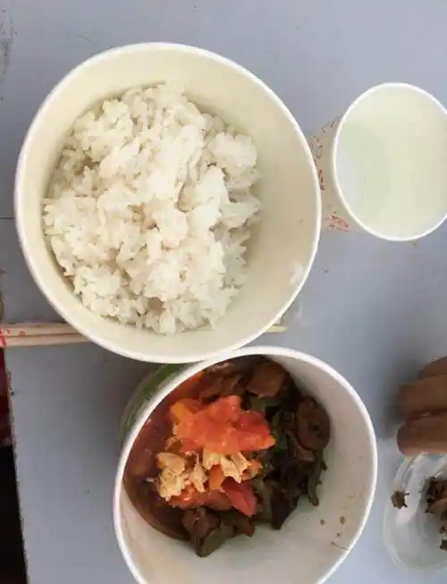 剧组盒饭公开,琅琊榜伙食太好有一个剧组只给榨菜