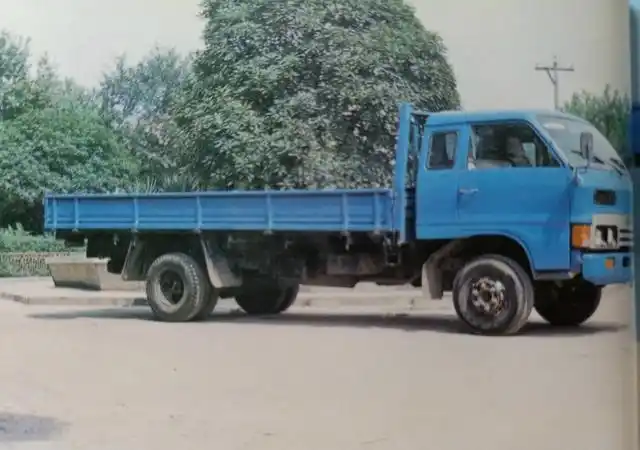 昆明茶花汽车厂开发生产的茶花牌kq1040a轻型载货汽车▲昆明茶花