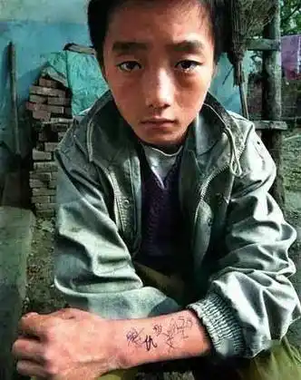 中国"家丑",被一个小城摄影师曝光_卢广_吸毒者_照片