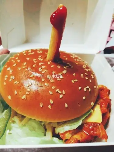 肯德基奥尔良烤鸡腿堡92 插上一根薯条加上番茄酱祝自己生日快乐