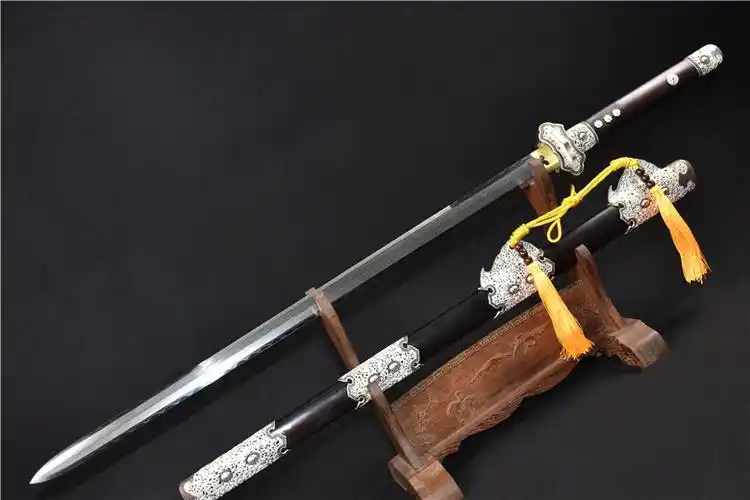 00210八面花纹钢烧刃双色镀银唐剑