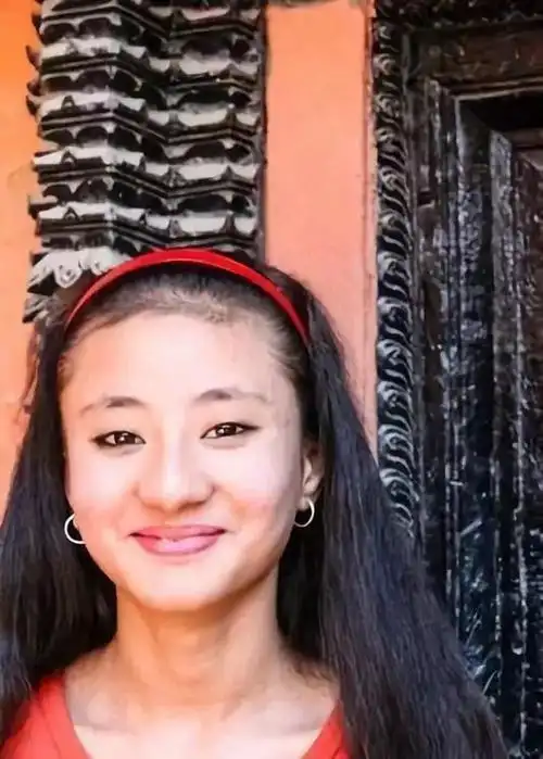 尼泊尔活女神层层筛选4岁上位双脚不沾地长大后不愁嫁