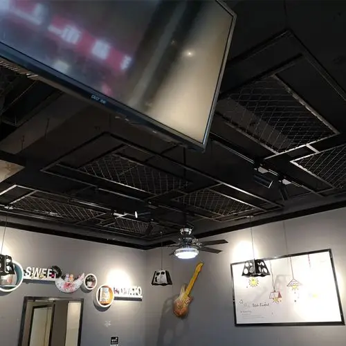 工业风理发店天花板铁艺吊顶餐厅酒吧健身房吧台背景墙面铁网装饰