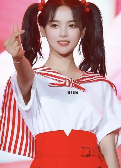 杨超越:从打工妹变成明星,年入千万的她,没你想的那么简单