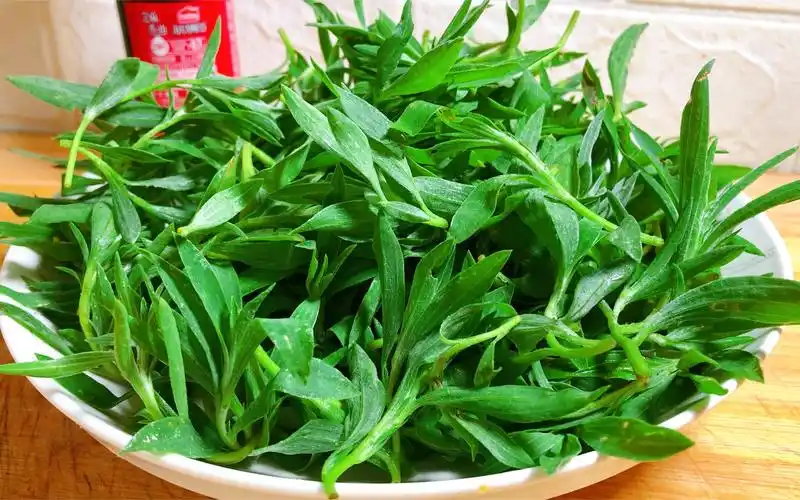 邻居大姐给的扫帚苗,说也能做美食,我试着做了一下,味道还可以