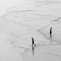 渐行渐远背道而驰图片_微信头像图片大全