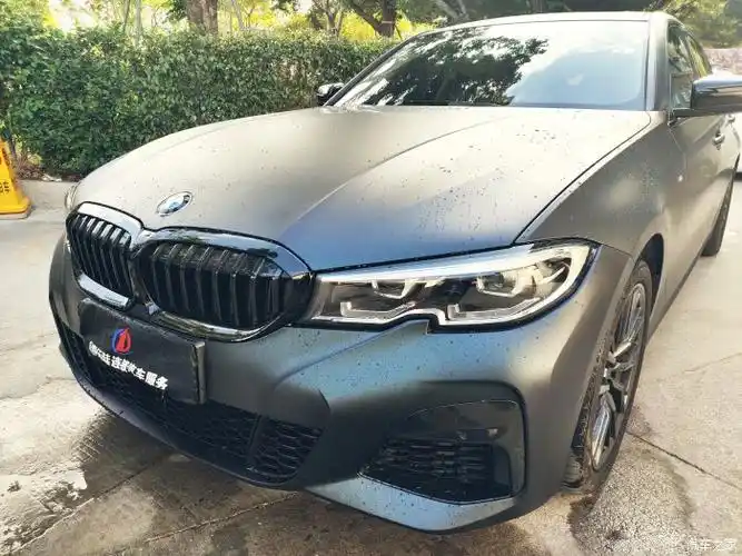 宝马3系改色幻影黑蓝