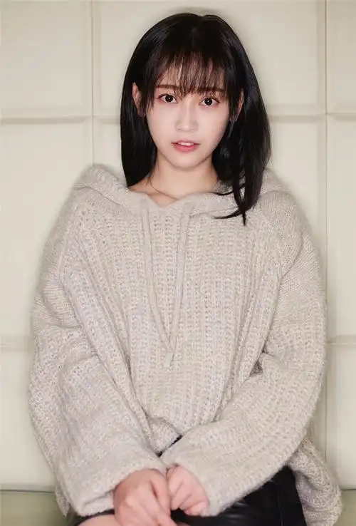 近日,演员郑湫泓曝光了一组最新写真.