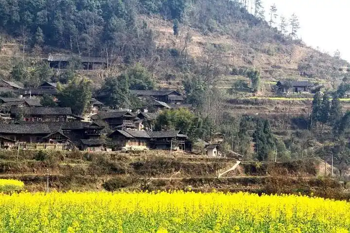 走一走冬日的湘西山村