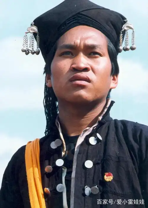 云南哈尼族男子