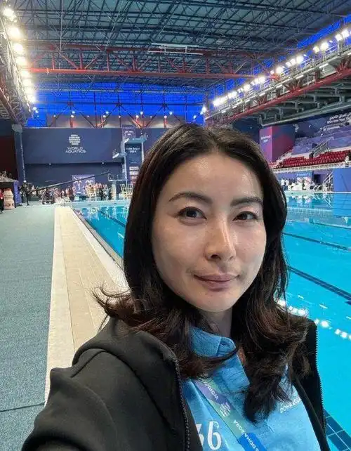 后来吕庆欣和母亲一起创办了宝山幼儿园,这所幼儿园被称为"香港幼儿园