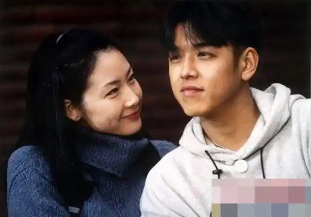 柳时元宣布下月再婚女友是圈外人曾因非法跟踪前妻被起诉