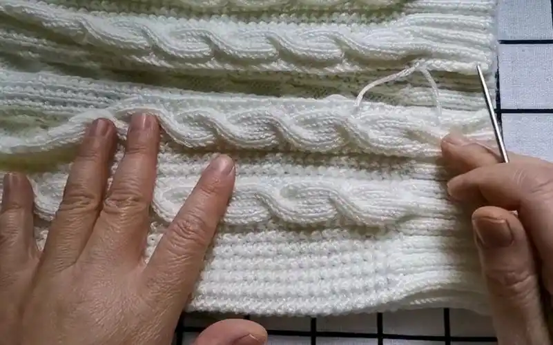 麻花毛衣门襟的编织教程,讲解这个门襟边用棒针挑针的编织方法