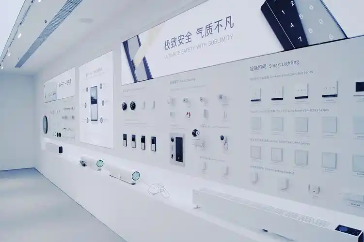 主营项目 展示墙面印刷案例 产品名称: 特殊墙面丝印图文   特殊墙面