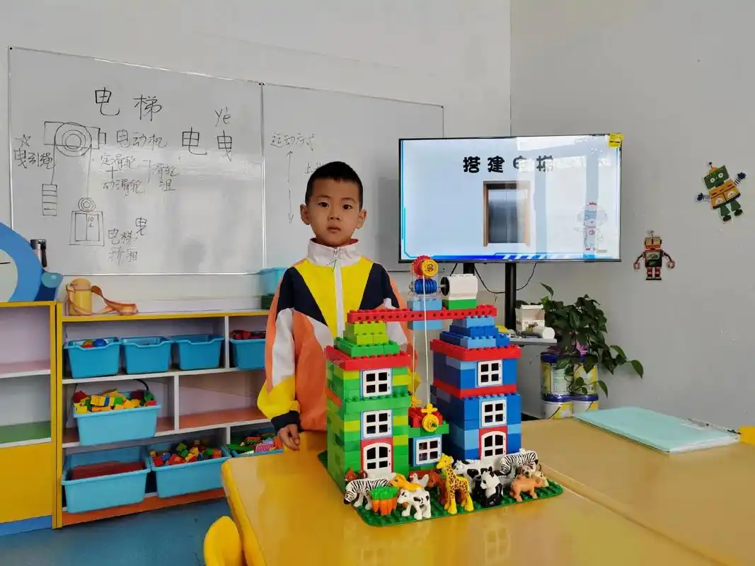 75乐高大颗粒作品分享: 94搭建作品——电梯 94知识 - 抖音