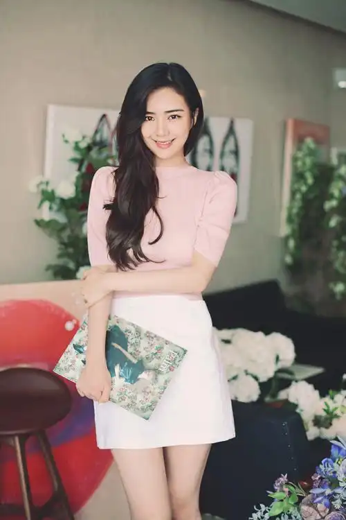 风情万种少妇诱惑蕾丝性感美腿黑丝迷人私房写真