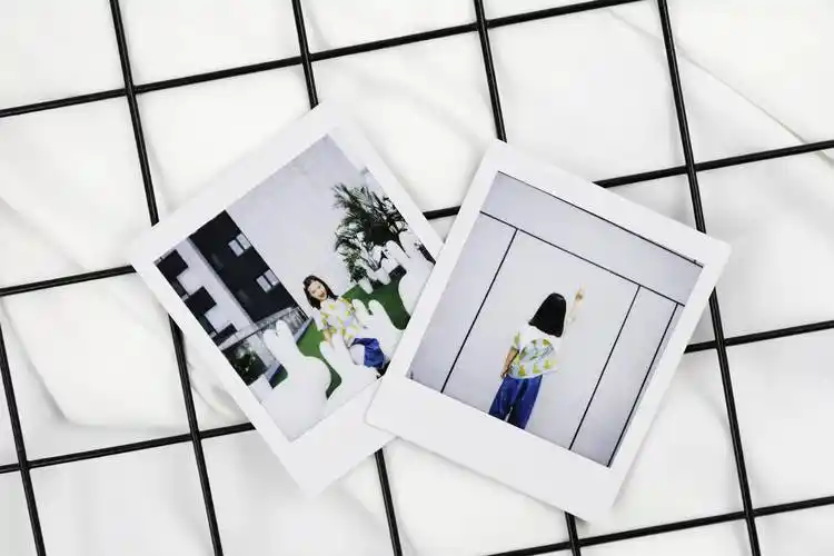 拍立得相片(手机怎么拍出拍立得照片)